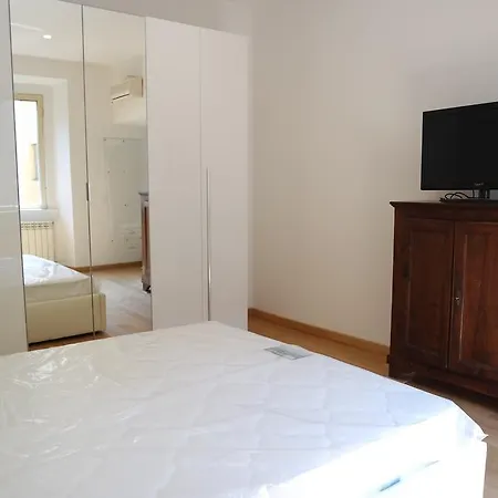 Temporary 2 Crocetta Apartment *